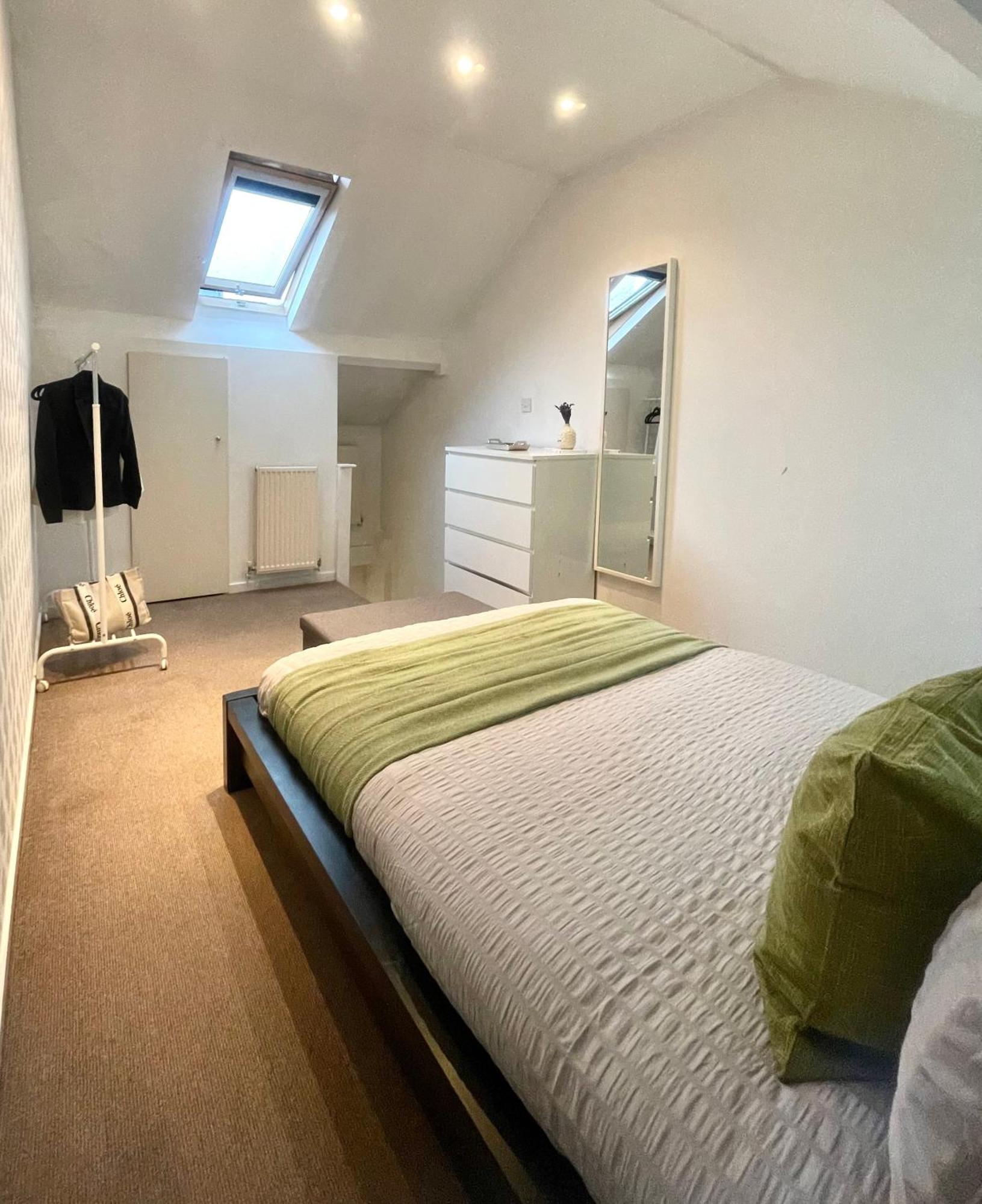 Apartament A Fantastic One Double Bedroom Flat