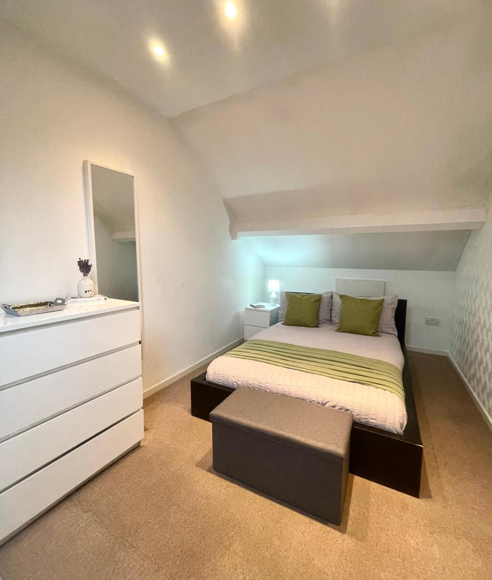 A Fantastic One Double Bedroom Flat Apartament *